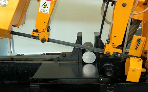 靖西数控带锯床自动送料精度会出现偏差吗？